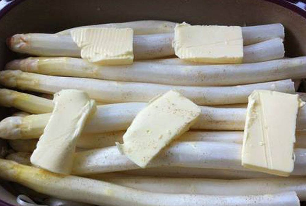 Spargel in der Ofenhexe